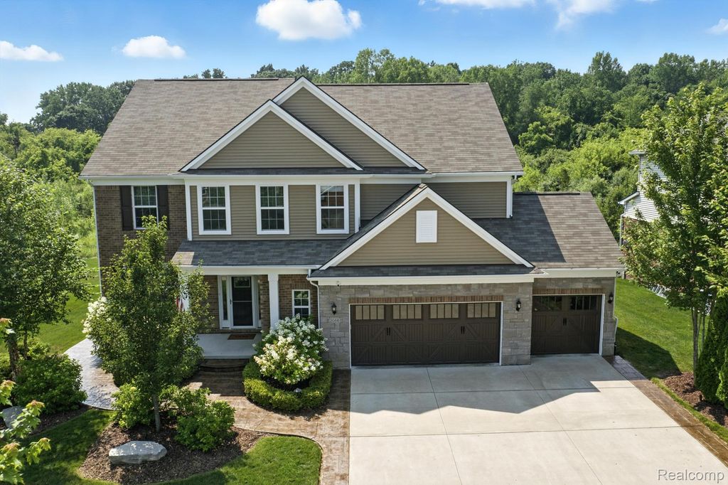 2066 Findley Circle, Orion Charter Township, MI 48360