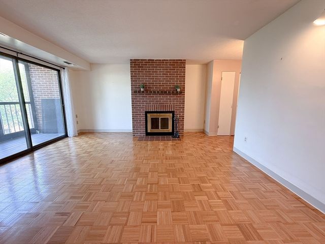 1580 Massachusetts 5G, Cambridge, MA 02138