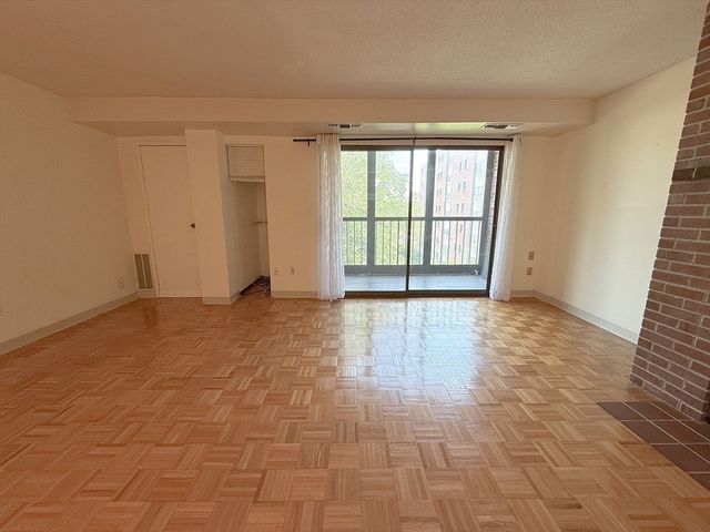 1580 Massachusetts 5G, Cambridge, MA 02138