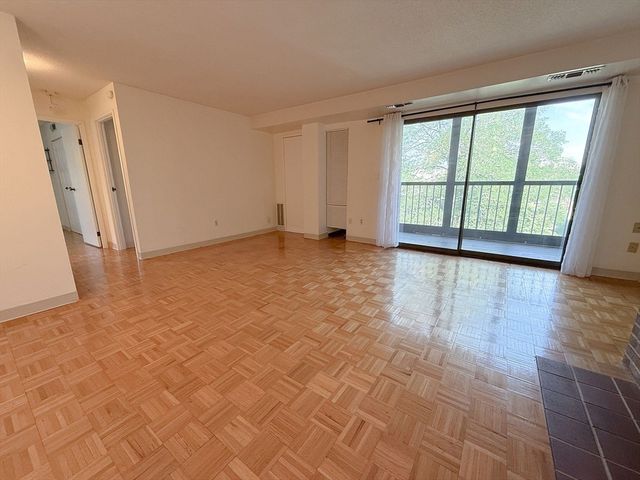 1580 Massachusetts 5G, Cambridge, MA 02138