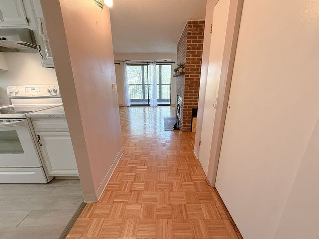 1580 Massachusetts 5G, Cambridge, MA 02138