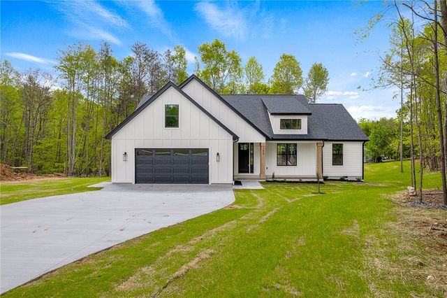395 Mountainview Road, Landrum, SC 29356
