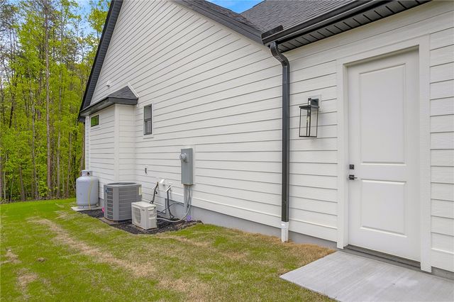 395 Mountainview Road, Landrum, SC 29356