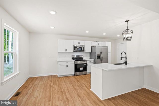 736 CIRCLE LN, Colonial Beach, VA 22443