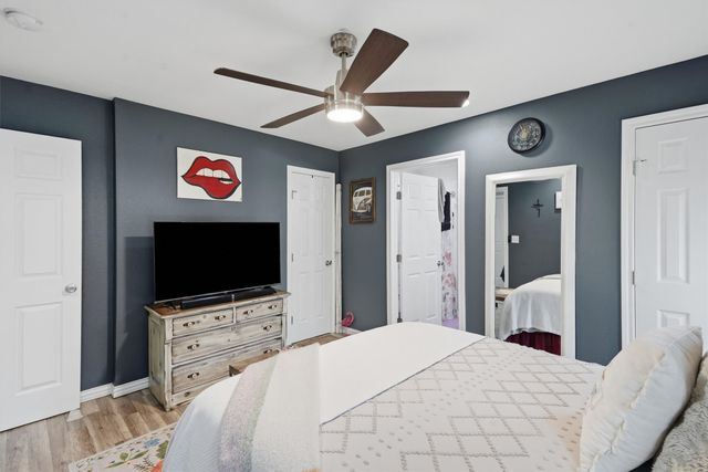 201 Spring Valley Circle, Azle, TX 76020