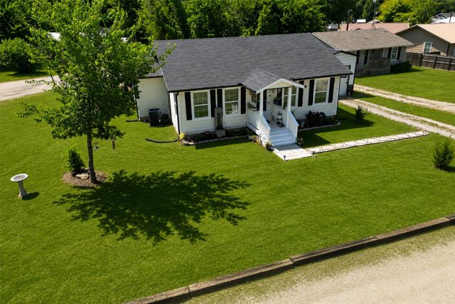 201 Spring Valley Circle, Azle, TX 76020