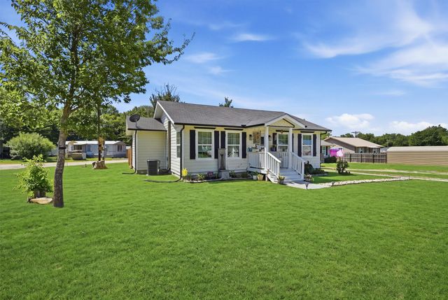 201 Spring Valley Circle, Azle, TX 76020