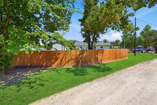 201 Spring Valley Circle, Azle, TX 76020