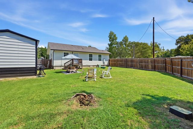 201 Spring Valley Circle, Azle, TX 76020