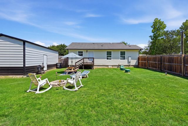 201 Spring Valley Circle, Azle, TX 76020