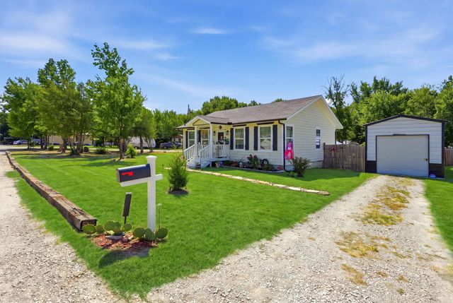 201 Spring Valley Circle, Azle, TX 76020