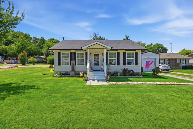 201 Spring Valley Circle, Azle, TX 76020