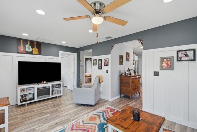 201 Spring Valley Circle, Azle, TX 76020