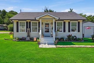 201 Spring Valley Circle, Azle, TX 76020