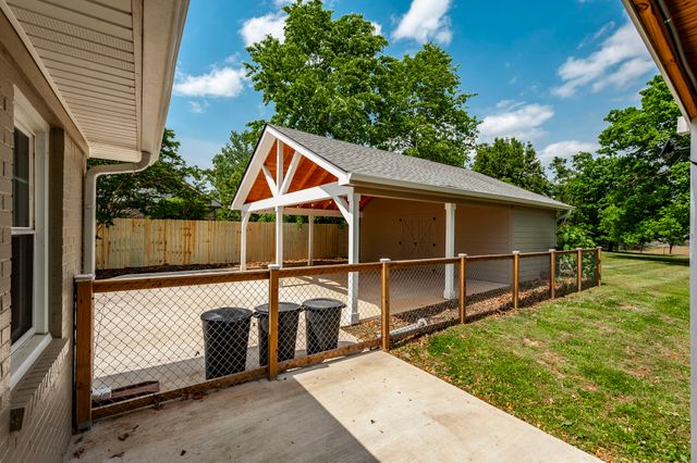 110 Brookhaven Dr, Gallatin, TN 37066