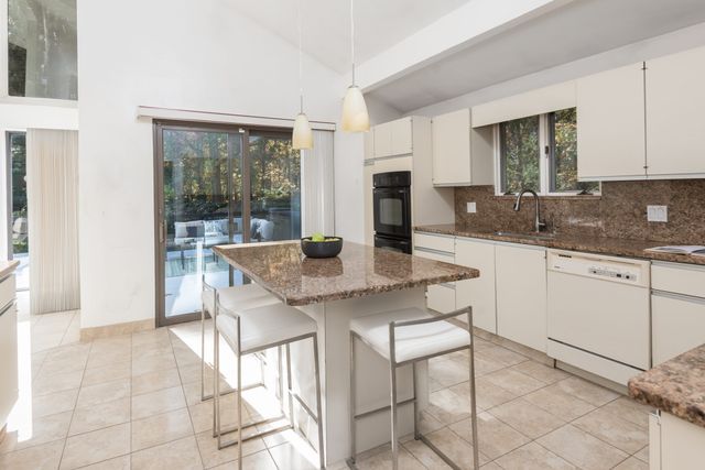 16 Midland Rd, Lynnfield, MA 01940