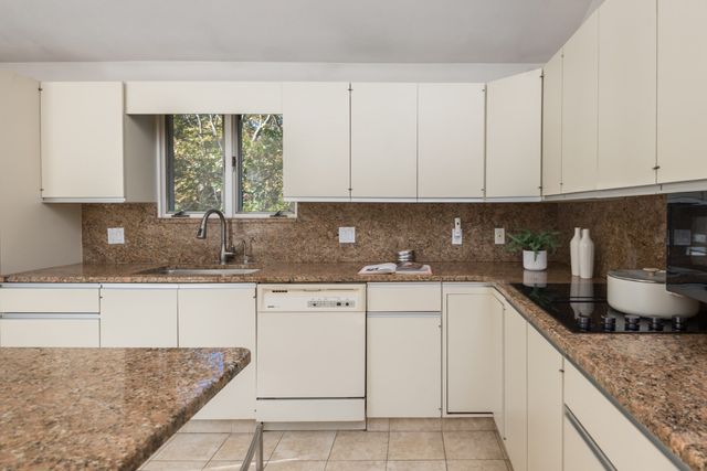 16 Midland Rd, Lynnfield, MA 01940