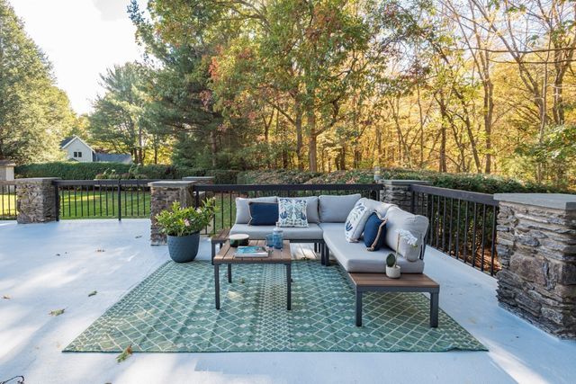 16 Midland Rd, Lynnfield, MA 01940