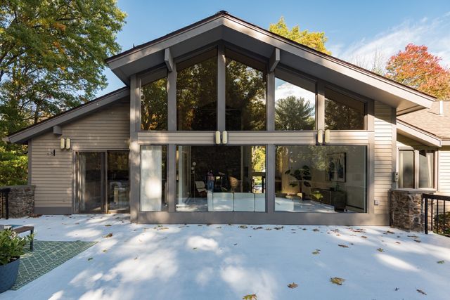 16 Midland Rd, Lynnfield, MA 01940
