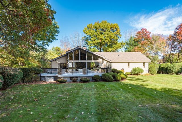 16 Midland Rd, Lynnfield, MA 01940