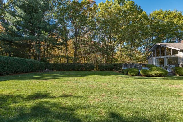 16 Midland Rd, Lynnfield, MA 01940