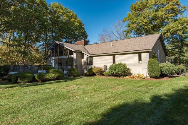 16 Midland Rd, Lynnfield, MA 01940
