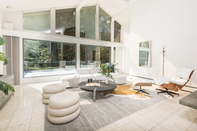 16 Midland Rd, Lynnfield, MA 01940
