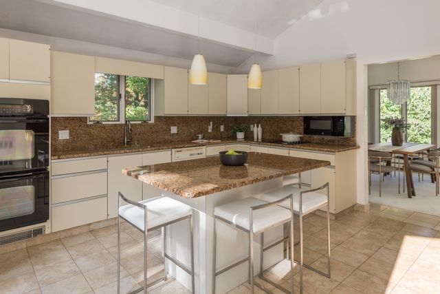 16 Midland Rd, Lynnfield, MA 01940