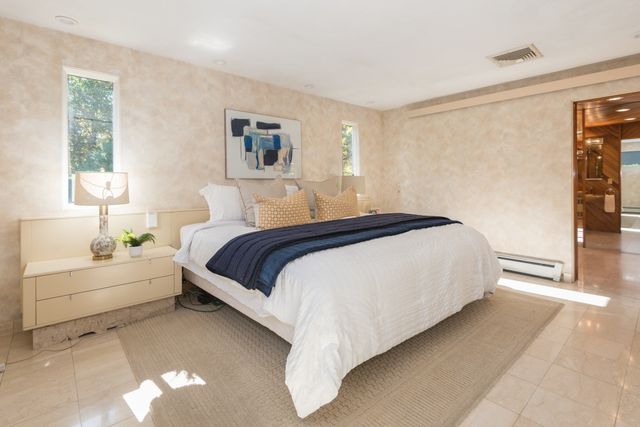 16 Midland Rd, Lynnfield, MA 01940