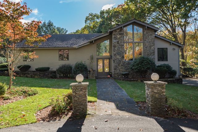16 Midland Rd, Lynnfield, MA 01940