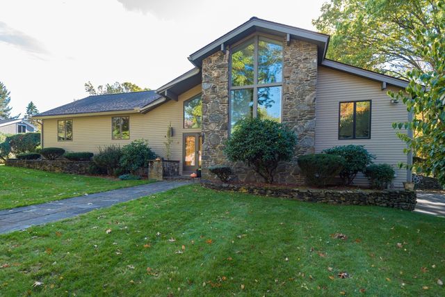 16 Midland Rd, Lynnfield, MA 01940