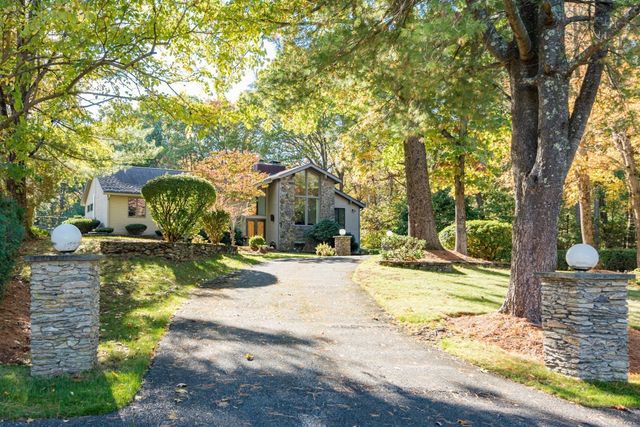 16 Midland Rd, Lynnfield, MA 01940