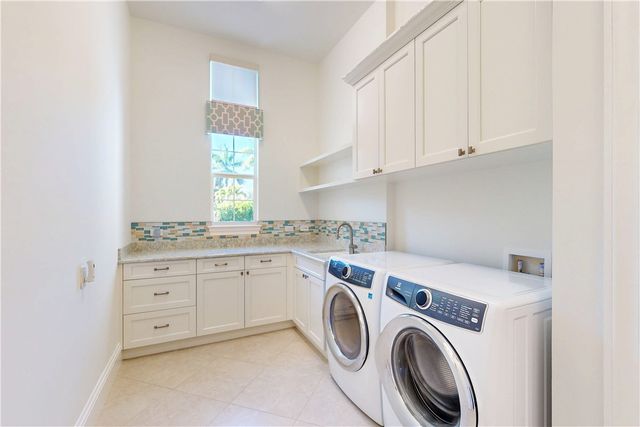 1008 Isla Verde Square, Vero Beach, FL 32963