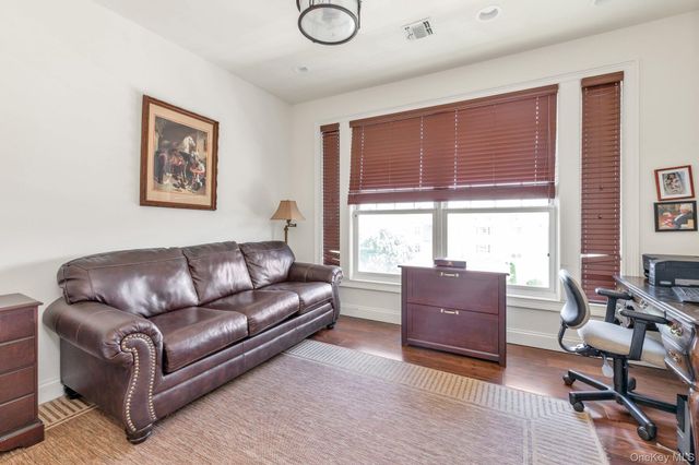236 Roosevelt Way 3306, Westbury, NY 11590