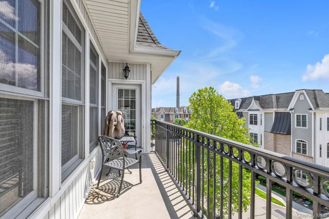 236 Roosevelt Way 3306, Westbury, NY 11590