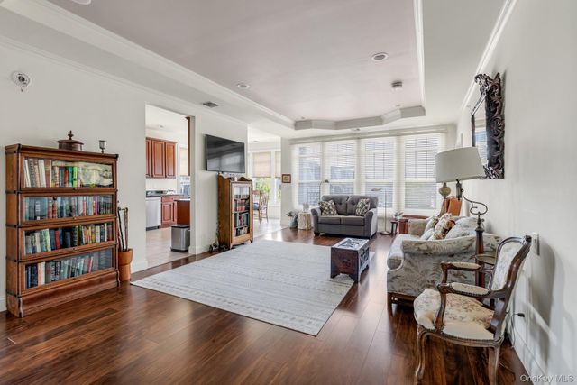 236 Roosevelt Way 3306, Westbury, NY 11590