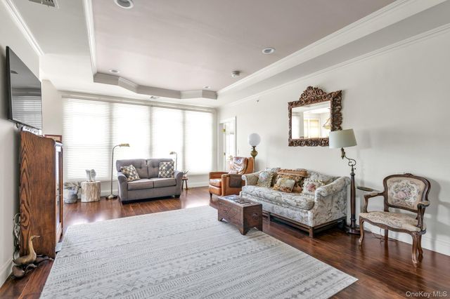 236 Roosevelt Way 3306, Westbury, NY 11590