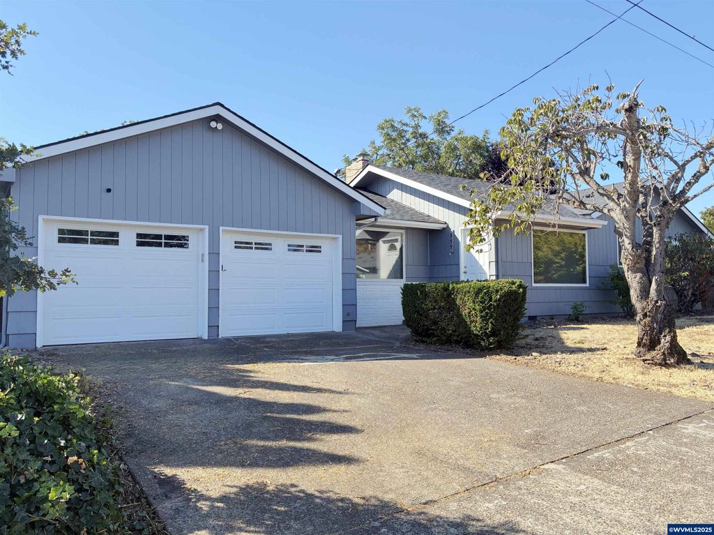 Image 1 of property listing at 555 West Hills Wy NW, Salem, OR 97304