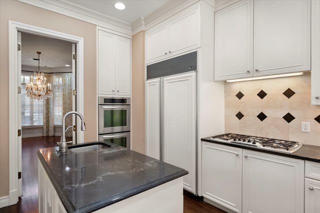 2410 GREEN PARK Drive, Arlington, TX 76017
