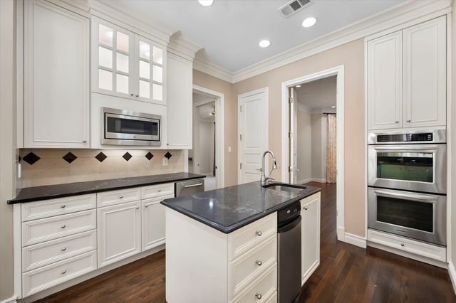 2410 GREEN PARK Drive, Arlington, TX 76017