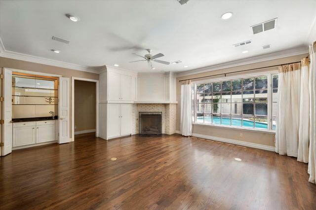 2410 GREEN PARK Drive, Arlington, TX 76017