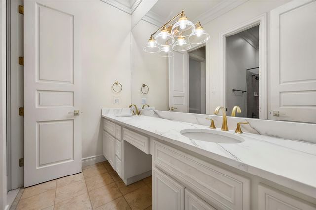 2410 GREEN PARK Drive, Arlington, TX 76017