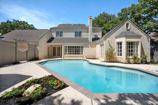 2410 GREEN PARK Drive, Arlington, TX 76017