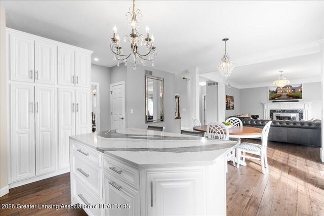 2120 Walmar Drive, Lansing, MI 48917