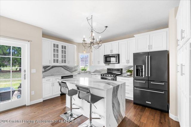 2120 Walmar Drive, Lansing, MI 48917