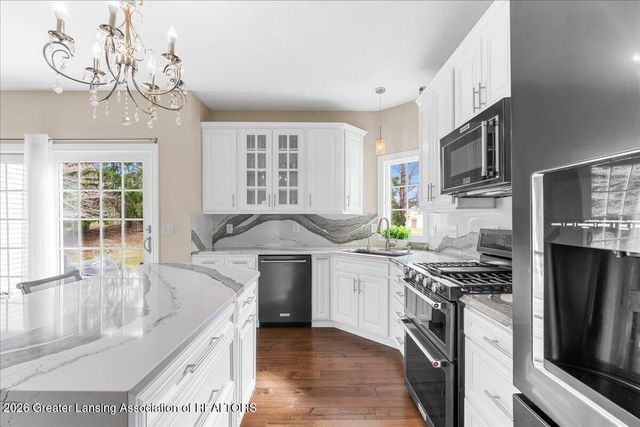 2120 Walmar Drive, Lansing, MI 48917