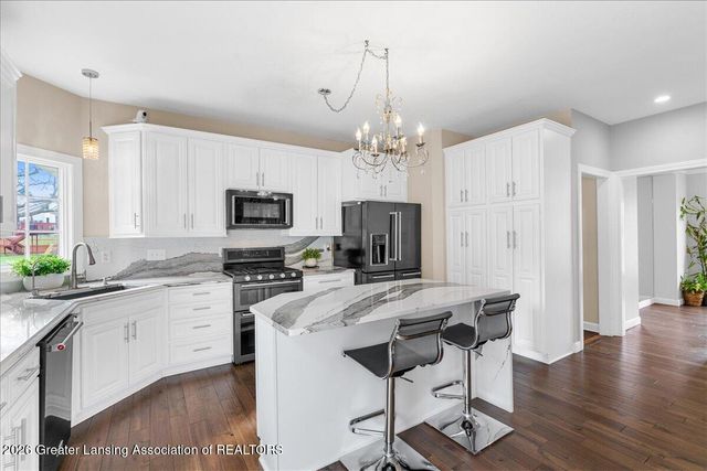 2120 Walmar Drive, Lansing, MI 48917