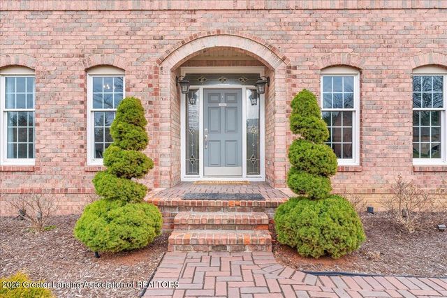 2120 Walmar Drive, Lansing, MI 48917