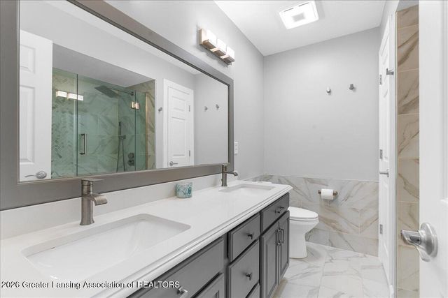 2120 Walmar Drive, Lansing, MI 48917