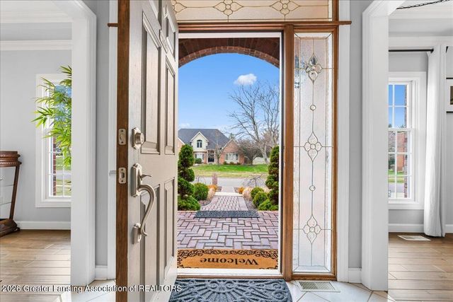 2120 Walmar Drive, Lansing, MI 48917